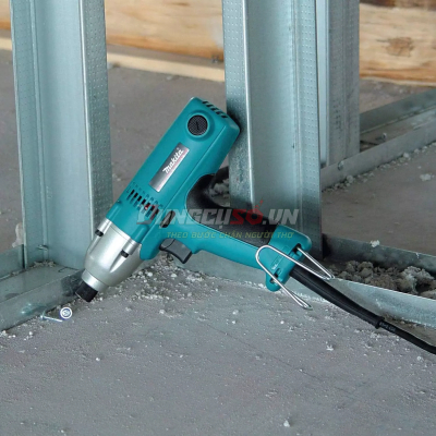 Máy bắt vít Makita 6952
