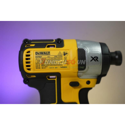 Máy vặn vít pin 18V DeWALT DCF887D2
