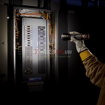 Đèn siêu sáng vỏ kim loại Milwaukee M12 MLED