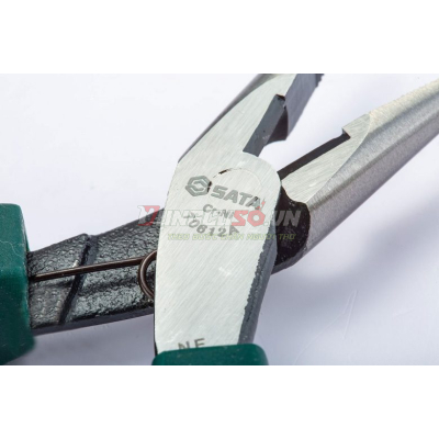 Kềm điện cách điện nhỏ mũi nhọn 5in Sata 70612A